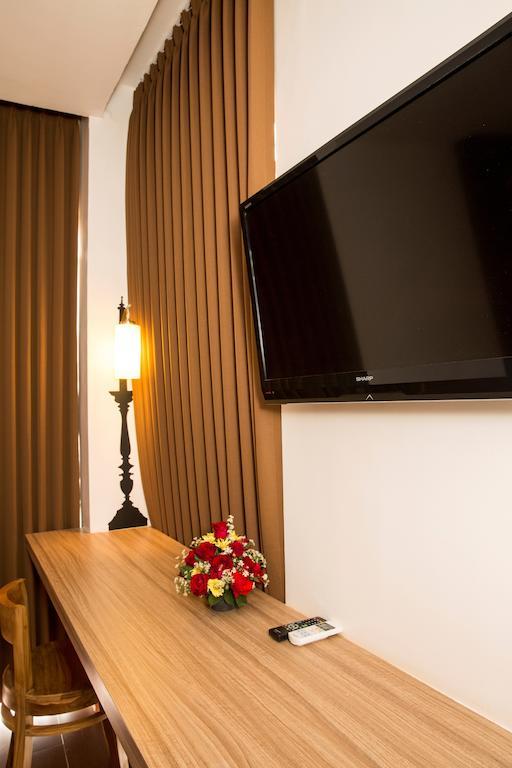 Demira Hotel Surabaya Room photo