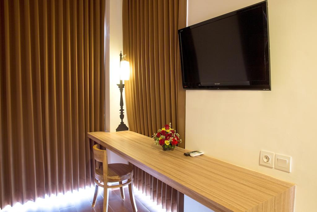 Demira Hotel Surabaya Room photo
