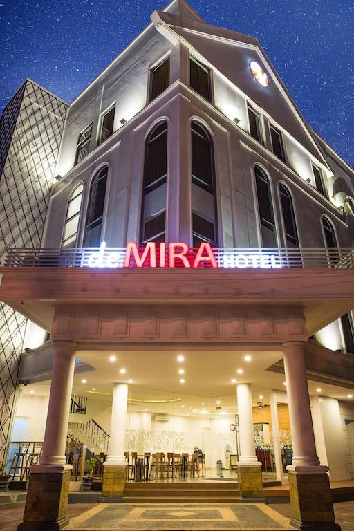 Demira Hotel Surabaya Exterior photo