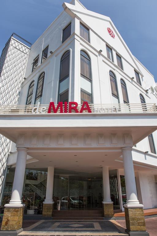 Demira Hotel Surabaya Exterior photo