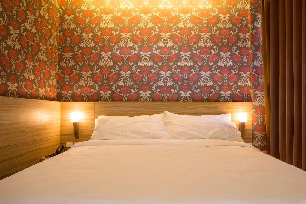 Demira Hotel Surabaya Exterior photo