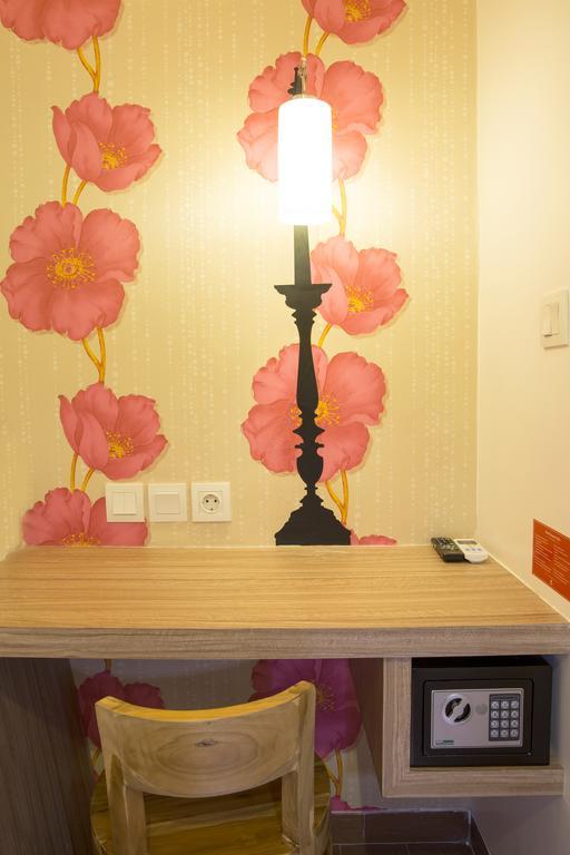 Demira Hotel Surabaya Exterior photo