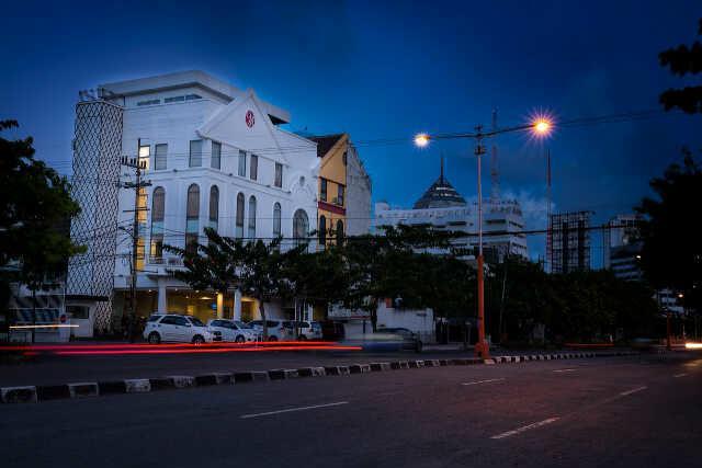 Demira Hotel Surabaya Exterior photo