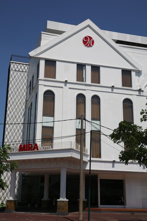 Demira Hotel Surabaya Exterior photo