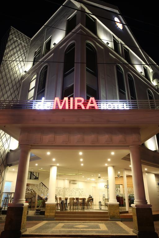 Demira Hotel Surabaya Exterior photo